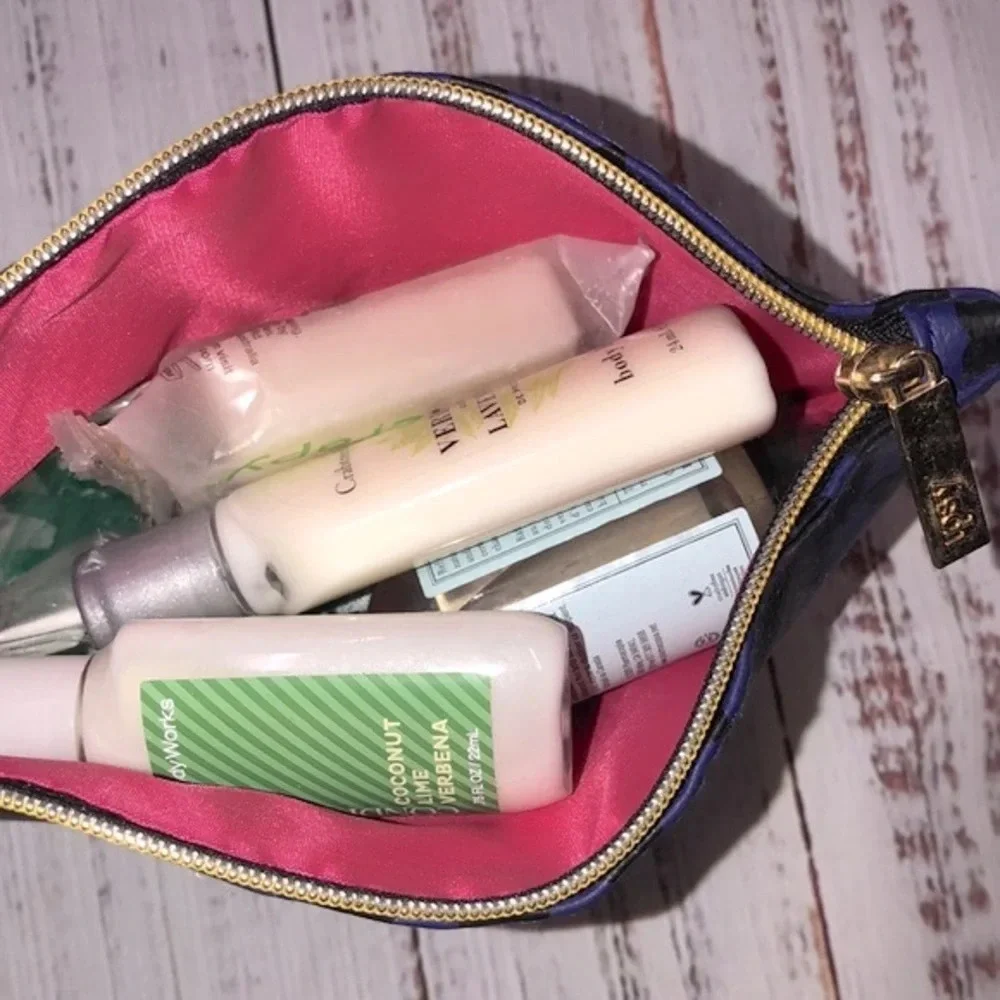 Travel bag with toiletries